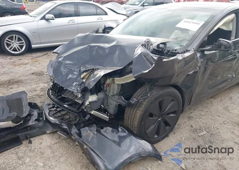 2024 Tesla Model 3 Long Range Dual Motor All-Wheel Drive z USA, uszkodzony, nr VIN 5YJ3E1EB4RF864093